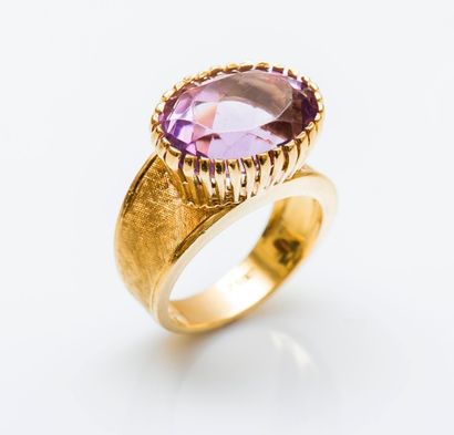 Bague en or jaune 18 carats (750 millièmes)...