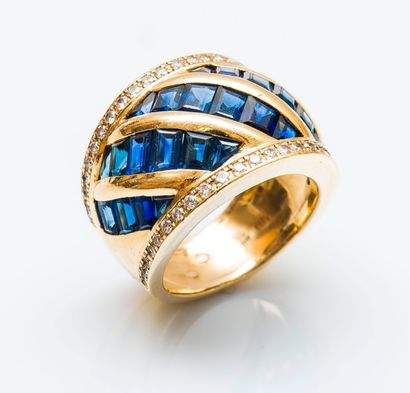 Bague bandeau bombée en or jaune 18 carats...