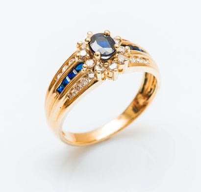 Bague jonc godronnée en or jaune 18 carats...