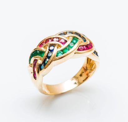 Bague bandeau tressée en or jaune 18 carats...