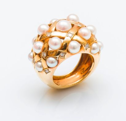 CHANEL

Bague «Baroque» en or jaune 18 carats...