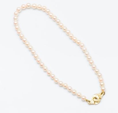 Collier choker de 50 perles de culture, fermoir...