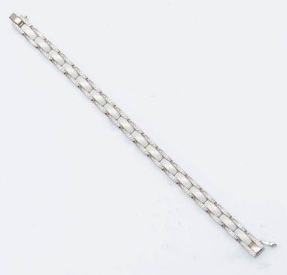 CHANEL

Bracelet «Ultra» en or gris 18 carats...