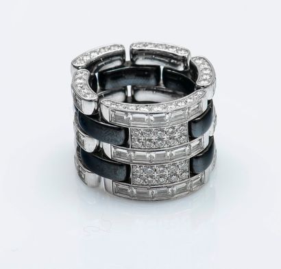 CHANEL

Bague souple de la collection «Ultra»...