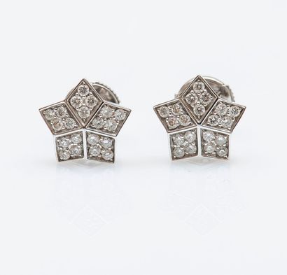 FRED

Paire de boutons d’oreilles en or gris...