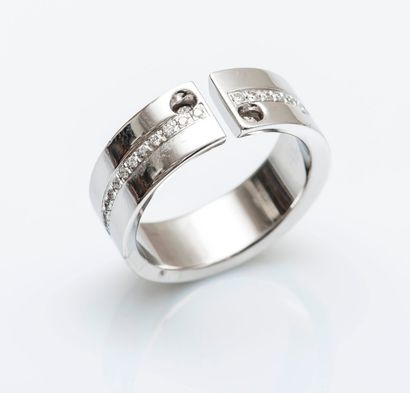 CHAUMET

Bague jonc ouverte en or gris 18...