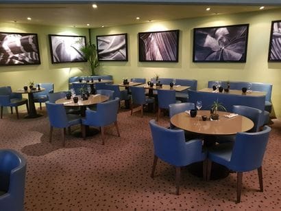 
Mobilier de restauration comprenant :

	1...