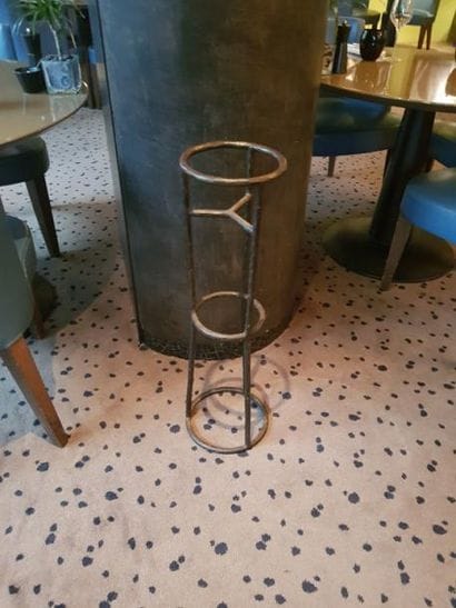 
Mobilier de restauration comprenant :

	1...