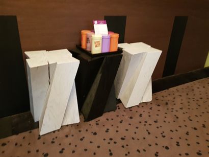 
Mobilier de restauration comprenant :

	1...