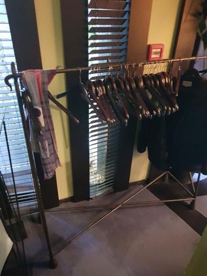 
Mobilier de restauration comprenant :

	1...