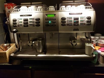 
Mobilier de restauration comprenant :

	1...