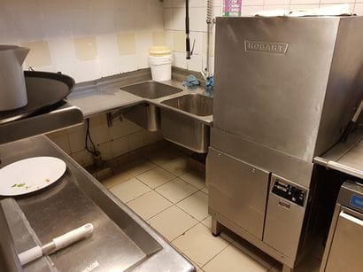 
Mobilier de restauration comprenant :

	1...