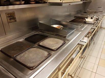 
Mobilier de restauration comprenant :

	1...