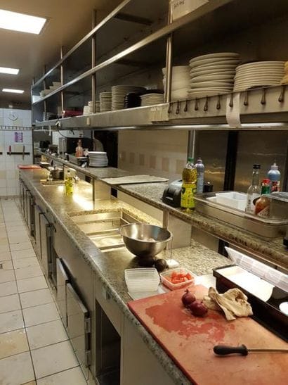 
Mobilier de restauration comprenant :

	1...