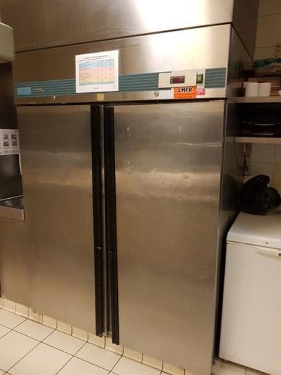 
Mobilier de restauration comprenant :

	1...