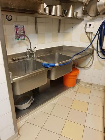 
Mobilier de restauration comprenant :

	1...