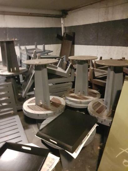 
Mobilier de restauration comprenant :

	1...
