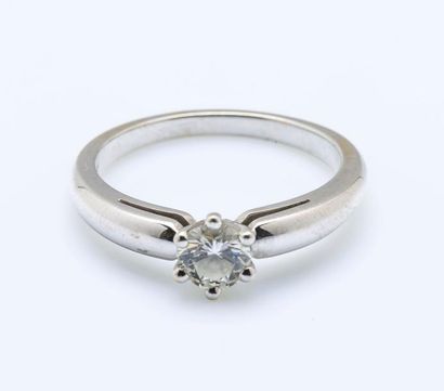 Bague solitaire en or gris 18 carats (750...