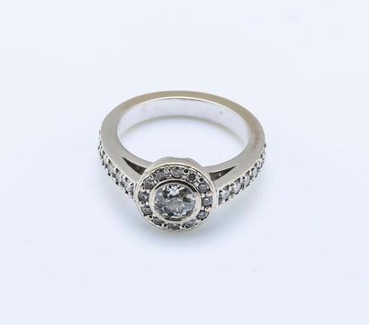 Bague solitaire en or gris 18 carats (750...