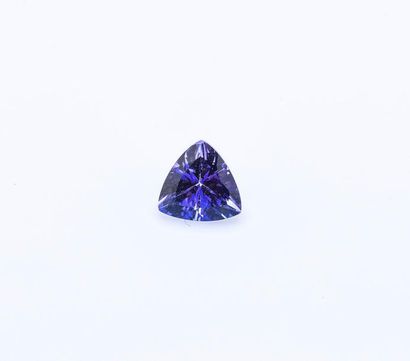 Tanzanite sur papier de taille troïdia pesant...