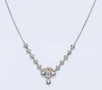 Collier en or gris 18 carats (750 millièmes)...