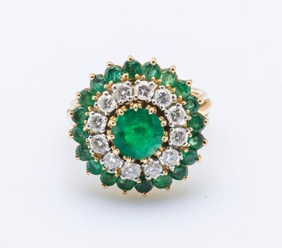 Bague fleur en or jaune 18 carats (750 millièmes)...