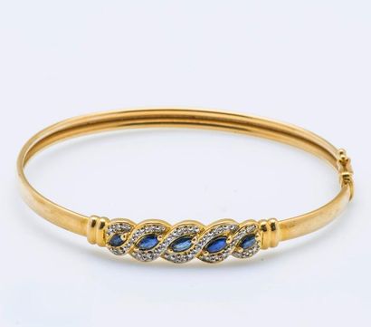 Bracelet jonc rigide ouvrant en or jaune...