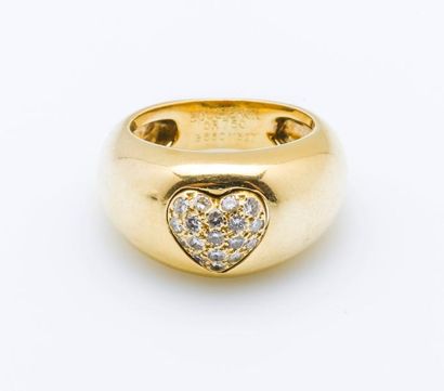 BOUCHERON
Bague jonc bombé en or jaune 18...