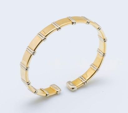 O.J PERRIN
Bracelet jonc ouvert en or jaune...