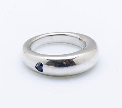 CHAUMET
Bague jonc bombé en or gris 18 carats...