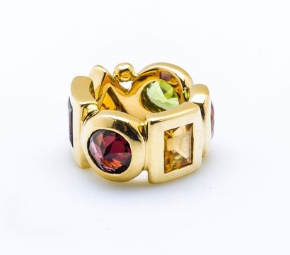 CHANEL
Bague géométrique en or jaune 18 carats...