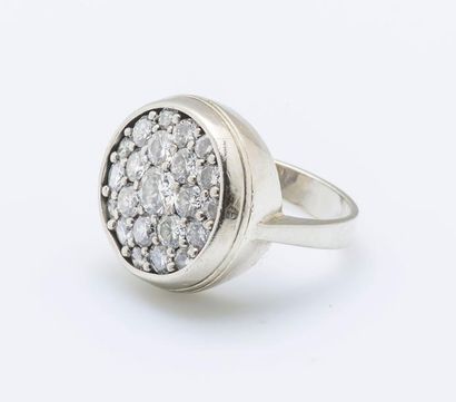 Bague en or gris 14 carats (585 millièmes)...