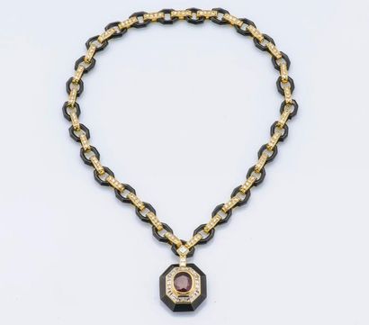 Collier en or jaune 18 carats (750 millièmes)...