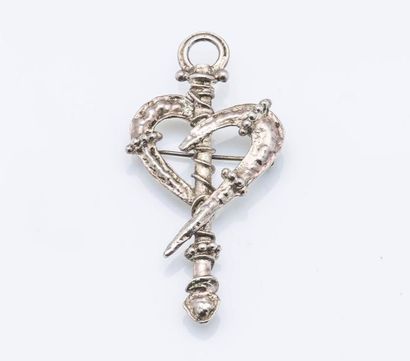 CHRISTIAN LACROIX
Broche cœur en métal argenté....