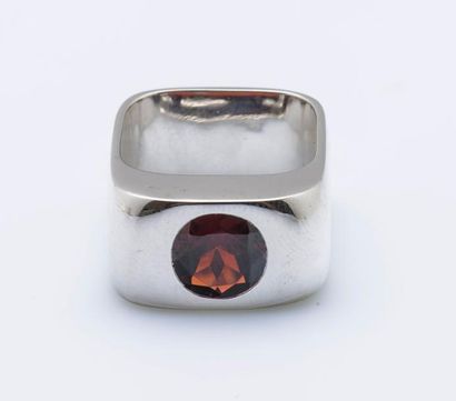 DINH VAN
Bague «Margot» en or gris 18 carats...