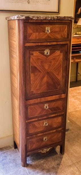 Secrétaire droit de dame en bois de placage...