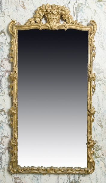 Important miroir en bois sculpté, ajouré...