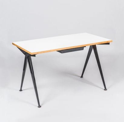 Jean PROUVÉ (1901-1984)
Bureau compas

Piétement...