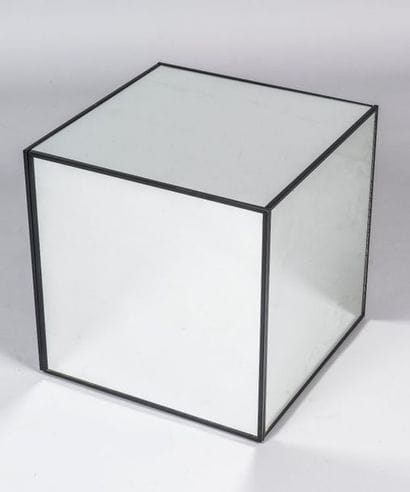 Cube les facettes visibles plaquées de miroirs

51...
