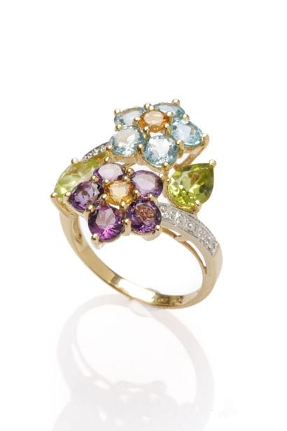 Toi et Moi ring stylizing flowers in 18K...