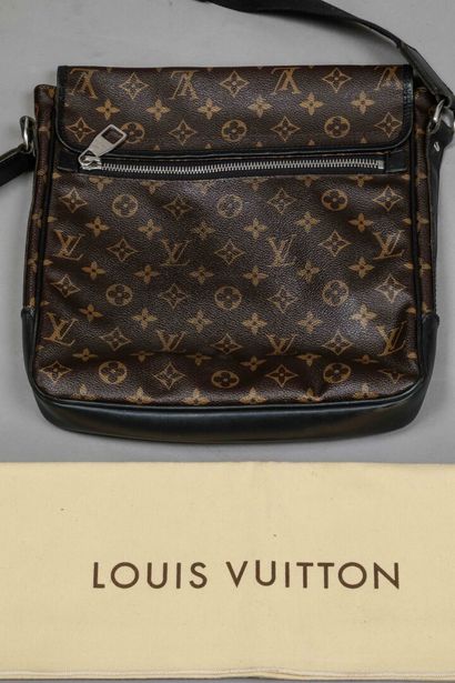 Louis VUITTON
Macassar monogram canvas bag....