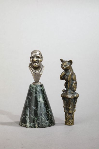 Set comprising:
-Bronze cane knob featuring...