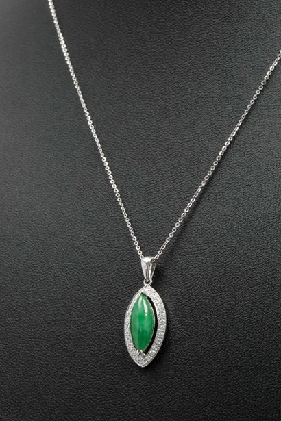 Collier en or blanc 750 millièmes (18K) orné...