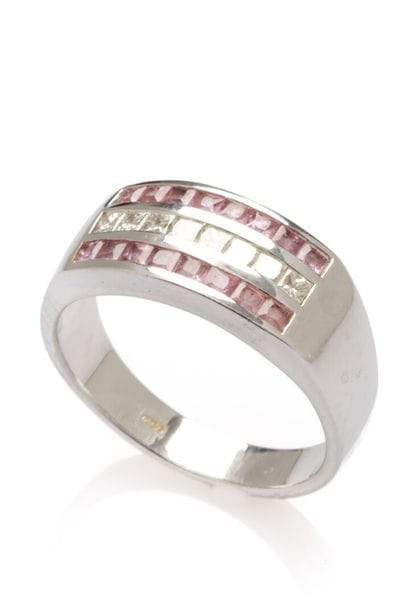 18K white gold ring set with a line of 8...