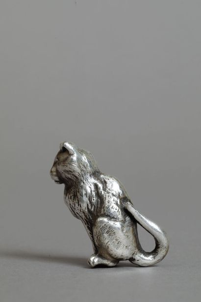 Petit Chat assis en argent.
Poids: 118g .
Haut:...
