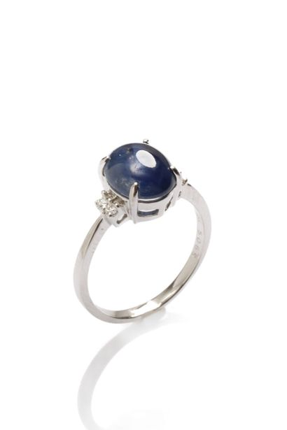 Bague en or blanc 750 millièmes (18K) ornée...