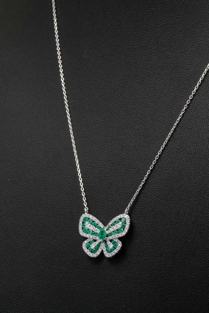 Collier en or blanc 750 millièmes (18K) ornée...