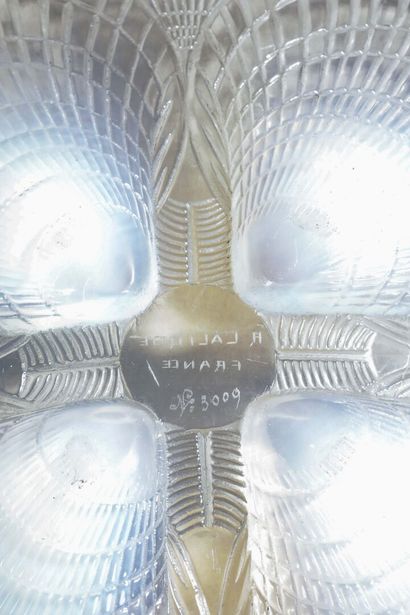 LALIQUE René (1860-1945)
Assiette « Coquilles...