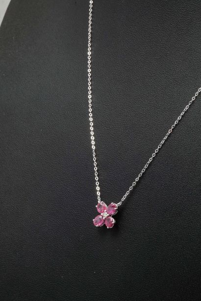 Collier en or blanc 750 millièmes (18K) orné...
