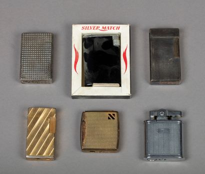 Lot de 6 briquets divers.